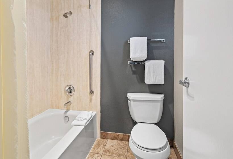 Hotelli Bend Inn & Suites