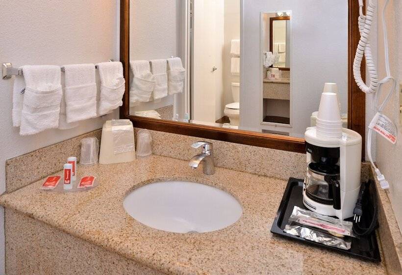 Hotelli Bend Inn & Suites