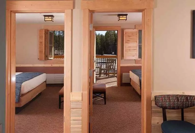בית מלון כפרי Canyon Lodge & Cabins   Inside The Park