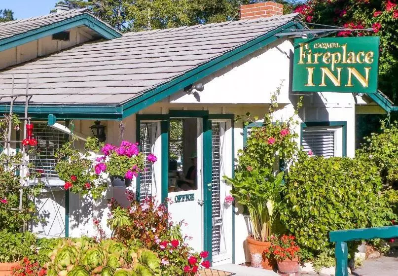 酒店 Carmel Fireplace Inn