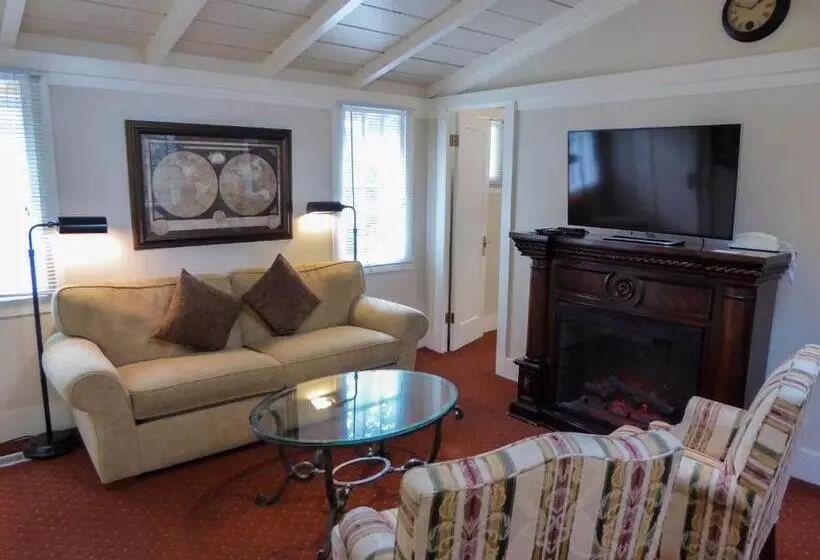 酒店 Carmel Fireplace Inn