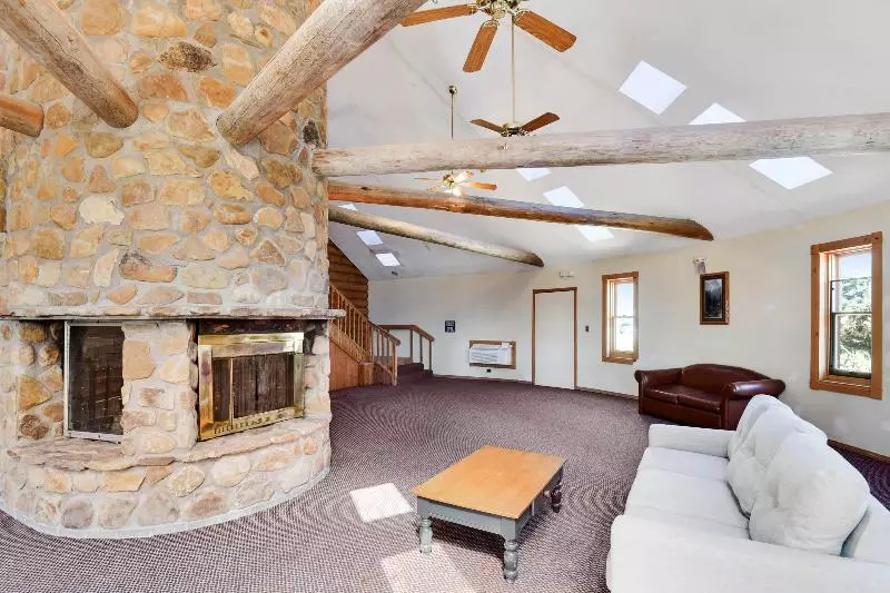 Отель Casa Loma Economy Inn