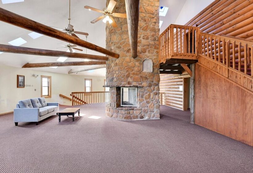 בית מלון כפרי Casa Loma Economy Inn