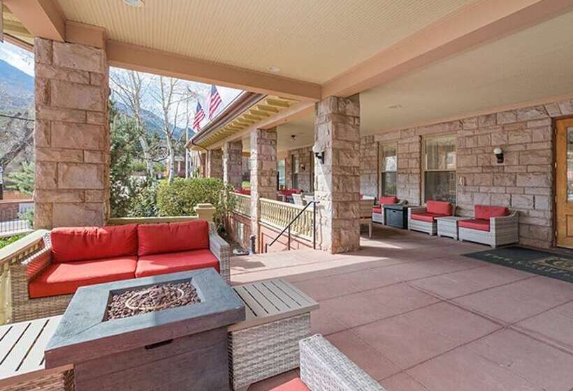 Отель Cliff House At Pikes Peak