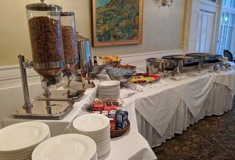 Отель Cliff House At Pikes Peak