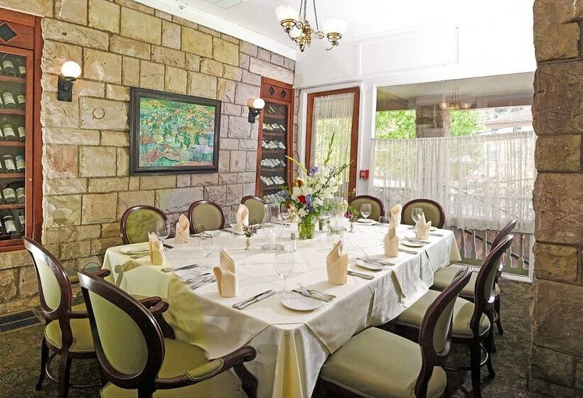 Отель Cliff House At Pikes Peak