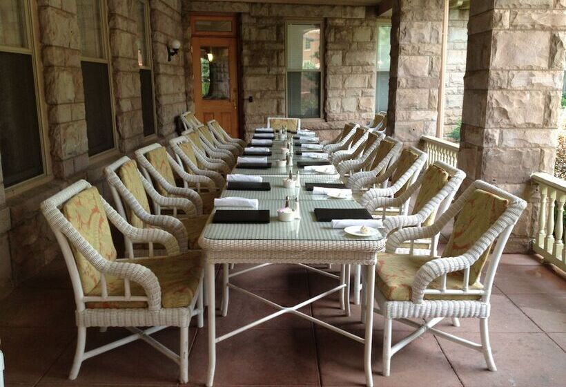 Отель Cliff House At Pikes Peak