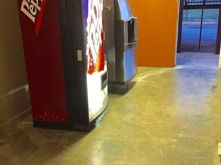 ホテル Red Carpet Inn