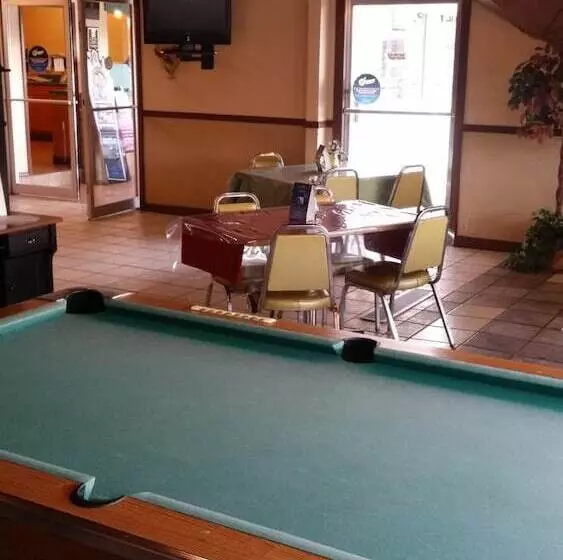 ホテル Red Carpet Inn