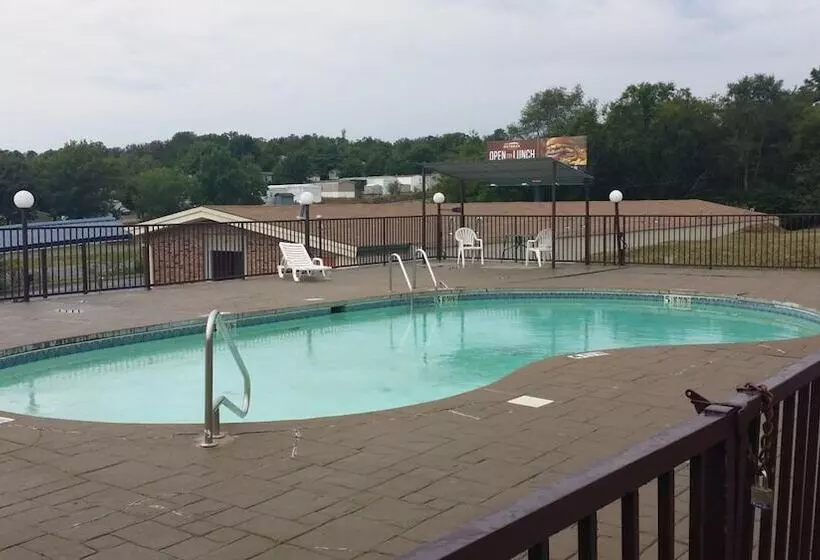 ホテル Red Carpet Inn