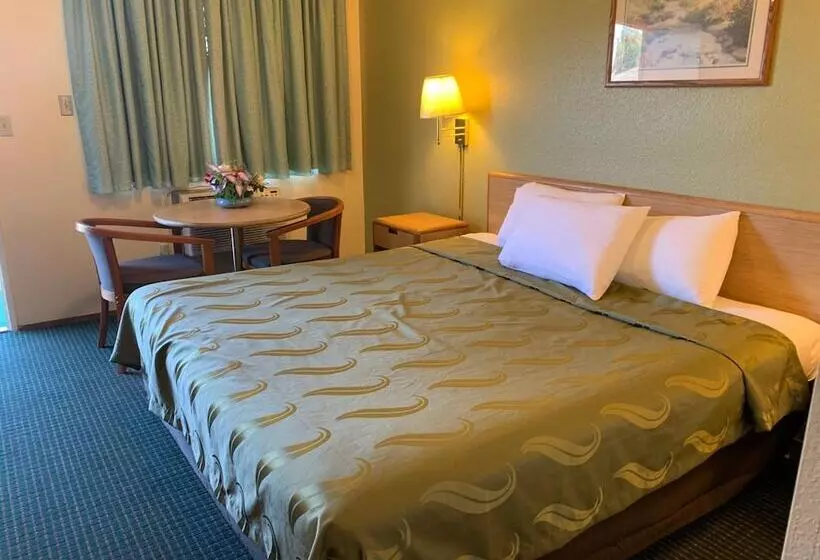 호텔 Regency Inn Lakeport