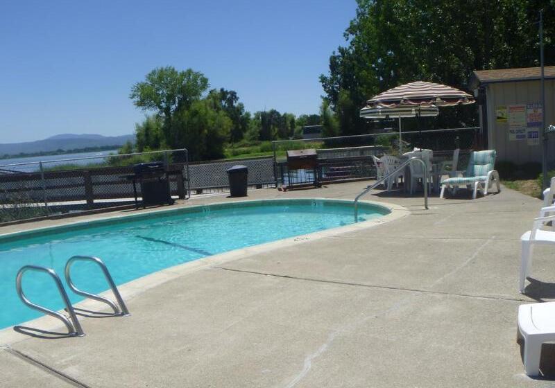 ホテル Regency Inn Lakeport