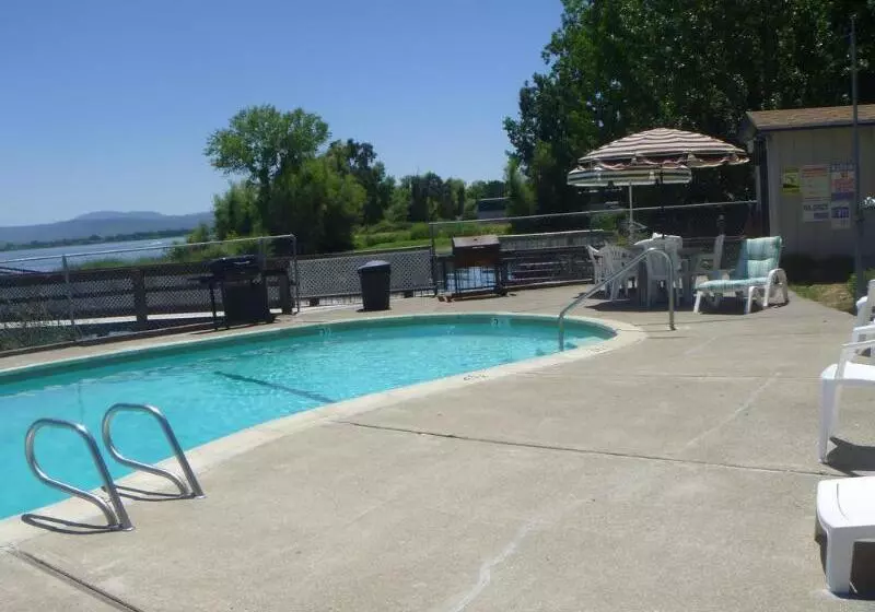 호텔 Regency Inn Lakeport