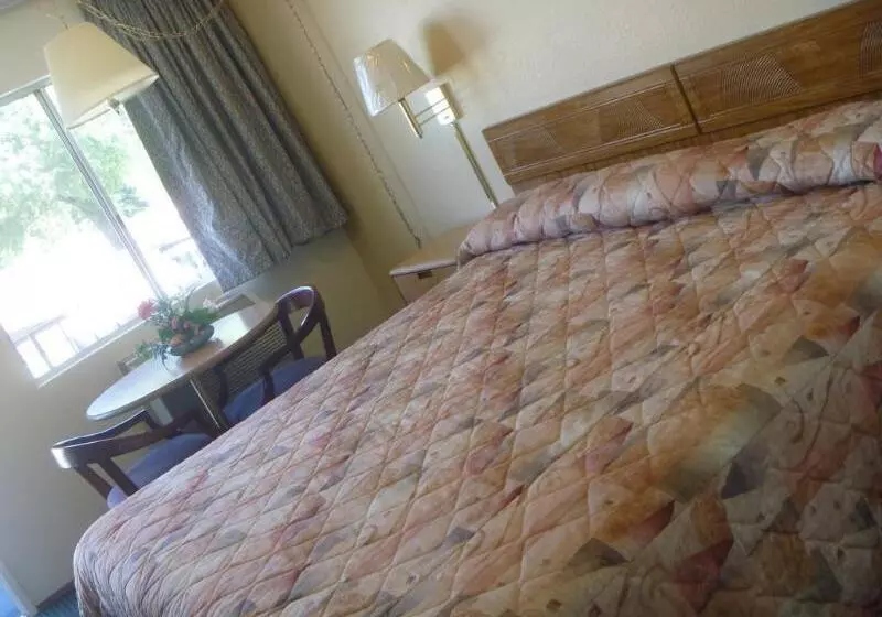 호텔 Regency Inn Lakeport