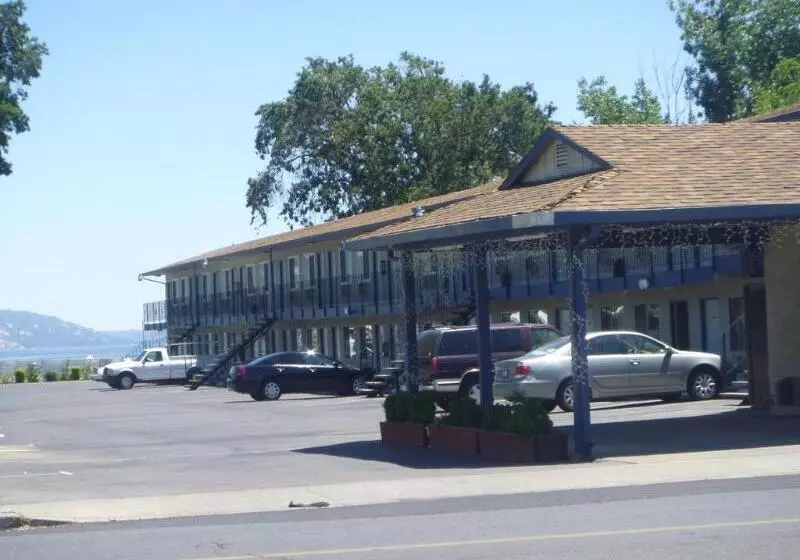 호텔 Regency Inn Lakeport