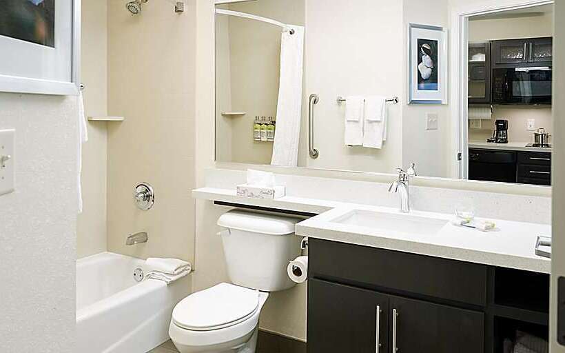 هتل Sonesta Simply Suites Miami Airport Doral
