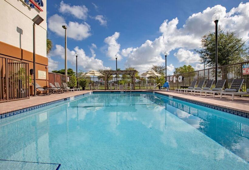 هتل Sonesta Simply Suites Miami Airport Doral