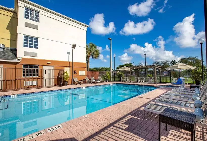 בית מלון כפרי Sonesta Simply Suites Miami Airport Doral