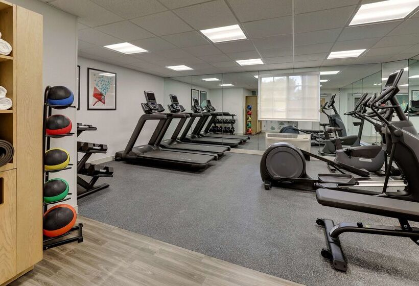 هتل Sonesta Simply Suites Miami Airport Doral