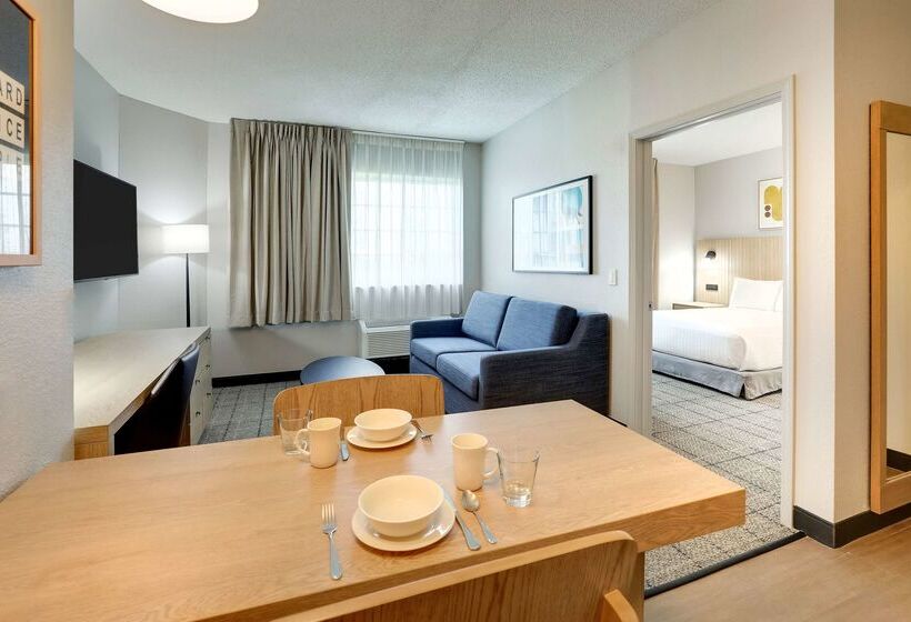 هتل Sonesta Simply Suites Miami Airport Doral
