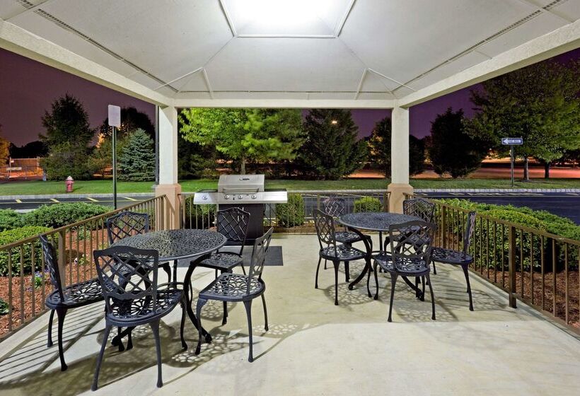 Отель Sonesta Simply Suites Somerset