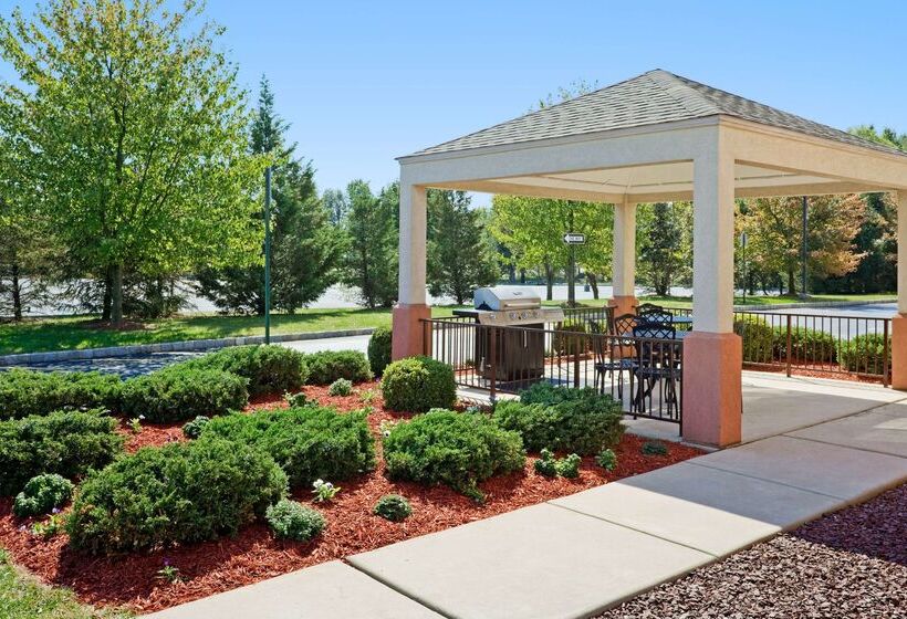 Отель Sonesta Simply Suites Somerset