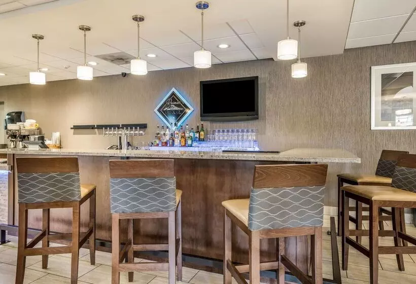 Surestay Hotel By Best Western Seatac Airport North