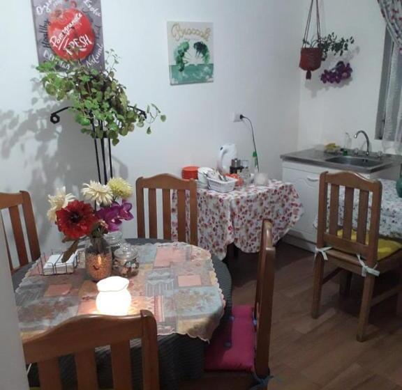 تختخواب و صبحانه Hostal Girasoles, Empresas,facturas