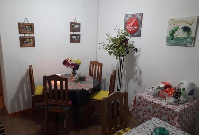 تختخواب و صبحانه Hostal Girasoles, Empresas,facturas