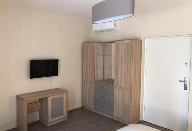 민박 Napsugár Club és Panzió