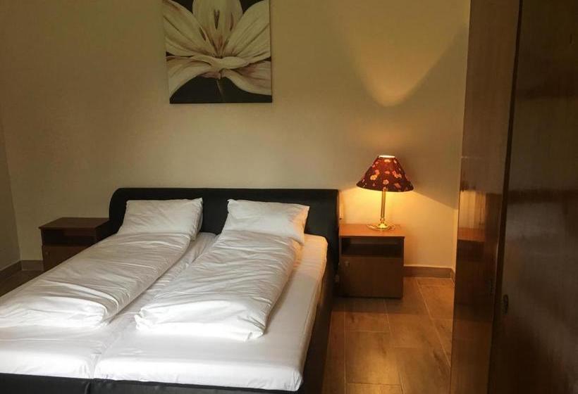 민박 Napsugár Club és Panzió