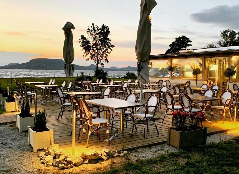 민박 Napsugár Club és Panzió