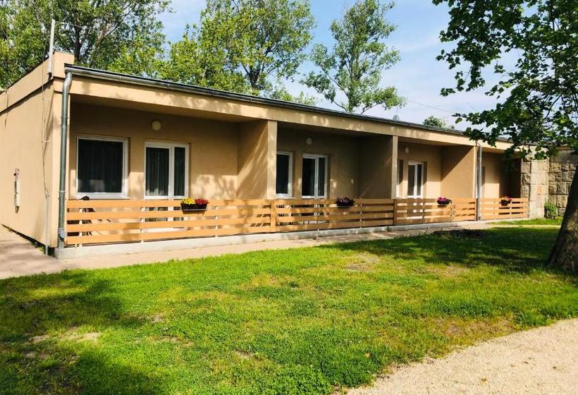 민박 Napsugár Club és Panzió