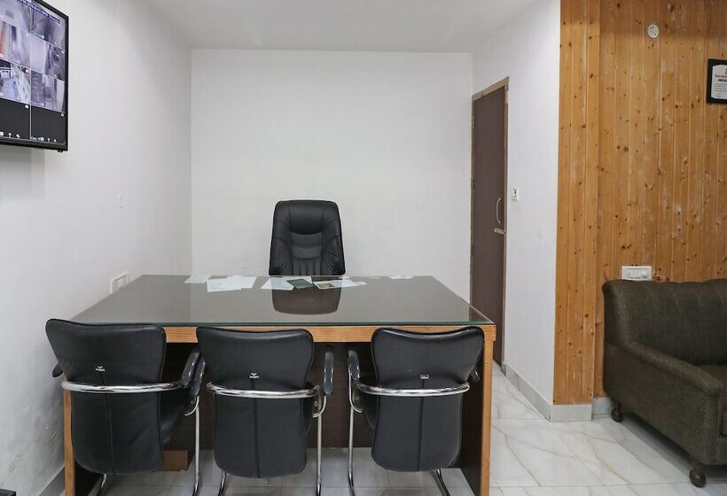 Hotell Spot On 42402 Doon Inn