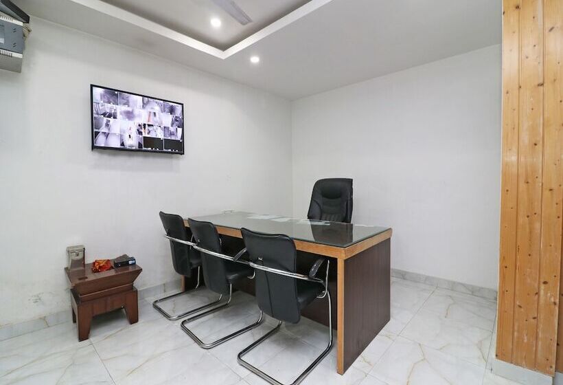 Hotell Spot On 42402 Doon Inn