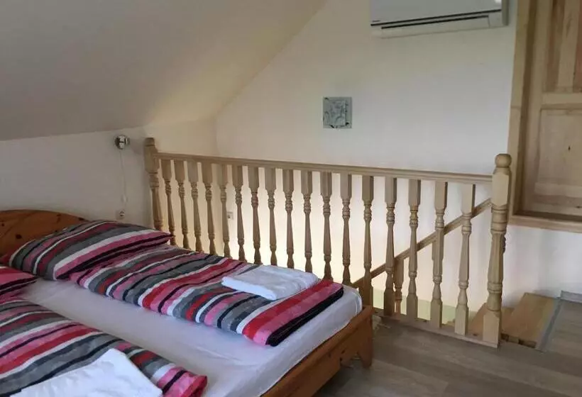 ペンション Napfény Apartman