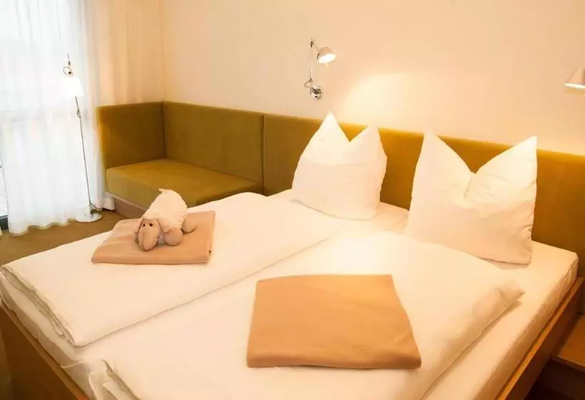 Hotelli Traumhaus Im Elsterpark