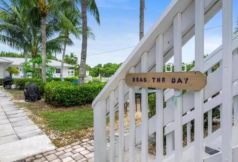 هتل Seahorse Beach Bungalows