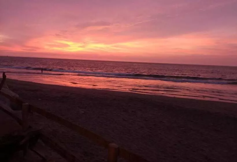 ペンション Mancora Beach House
