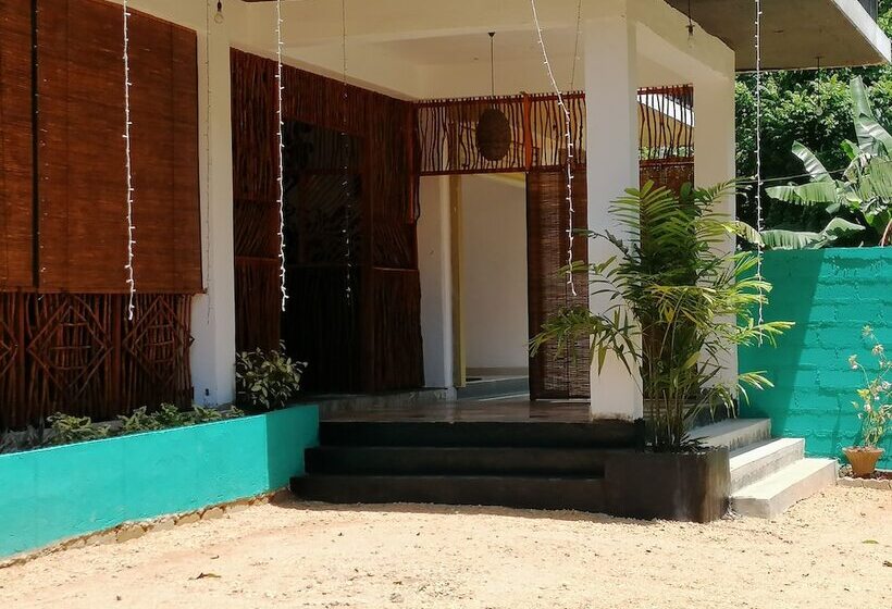 فندق صغير Macnara Traveller S Inn