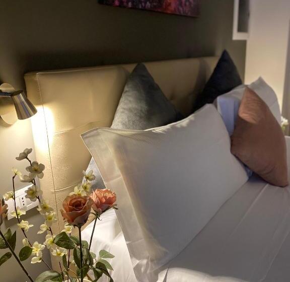 Пансион Lo Stallone  Malpensa Milan Airport