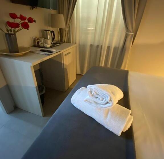 Пансион Lo Stallone  Malpensa Milan Airport