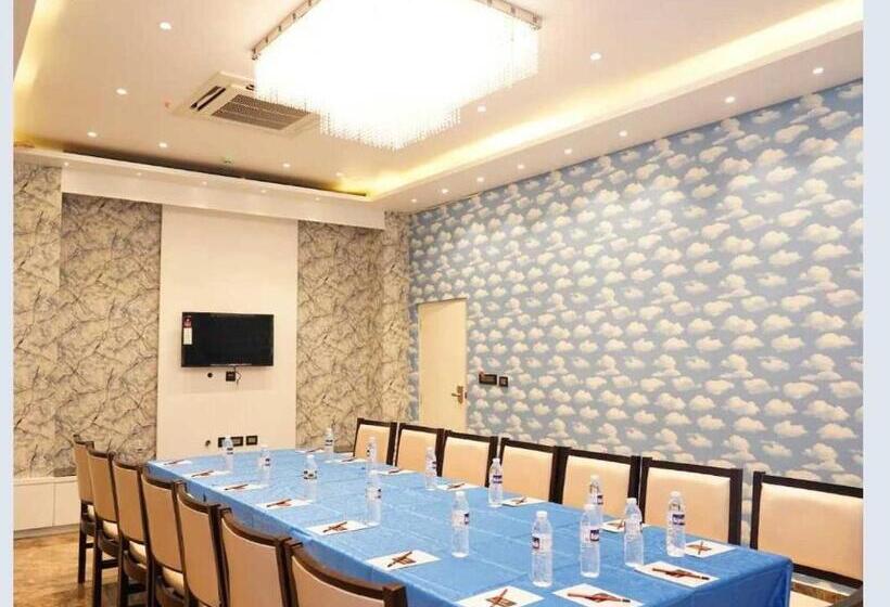 Collection O Hotel Royal Benza