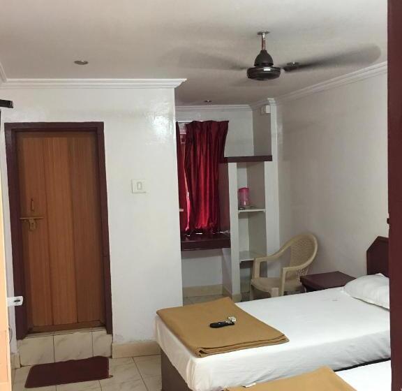 ホテル Anandan Tourist Home