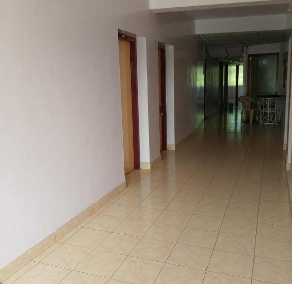 ホテル Anandan Tourist Home