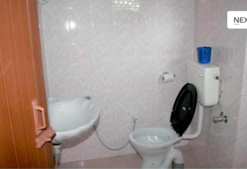 ホテル Anandan Tourist Home