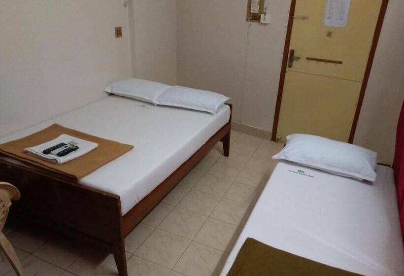 ホテル Anandan Tourist Home