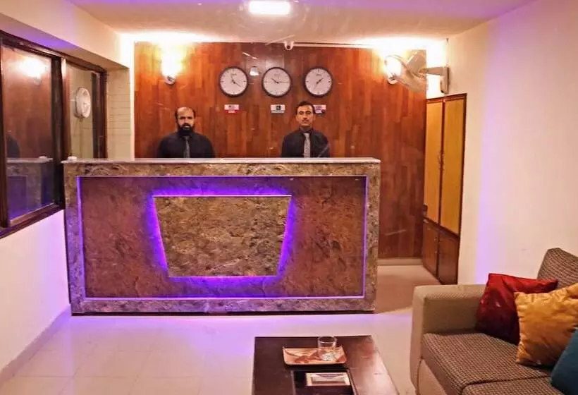 هتل Four Season Inn