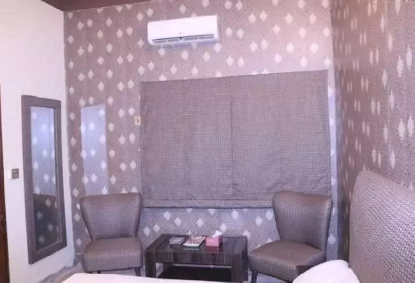 هتل Four Season Inn