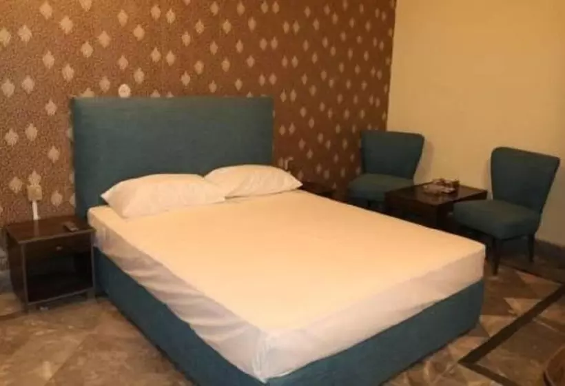 هتل Four Season Inn